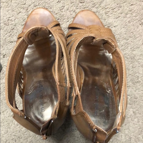 Heels - Picture 4 of 4